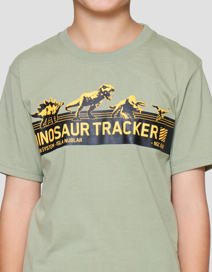 Character Jurassic Tracker Lis Tengah Kaos Anak Laki-laki