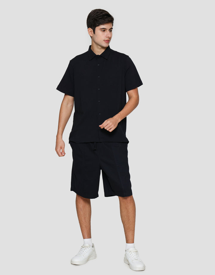 Cole Knitt Solid Ascot Kemeja Lengan Pendek Pria