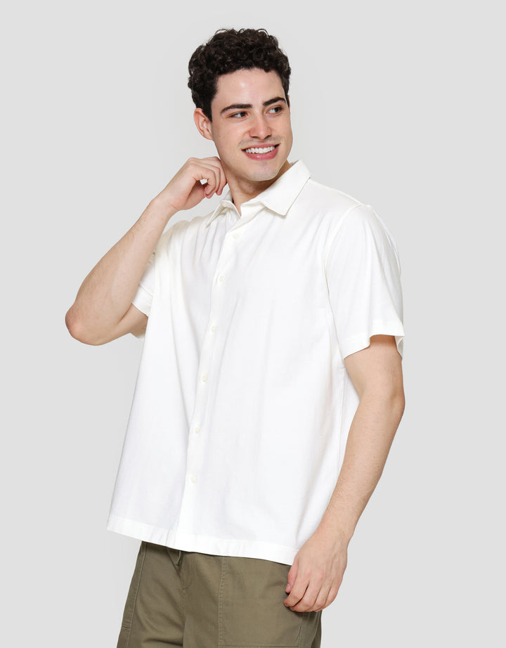 Cole Knitt Solid Ascot Kemeja Lengan Pendek Pria