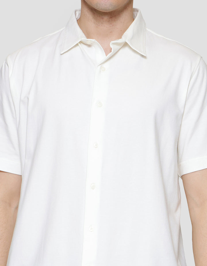 Cole Knitt Solid Ascot Kemeja Lengan Pendek Pria