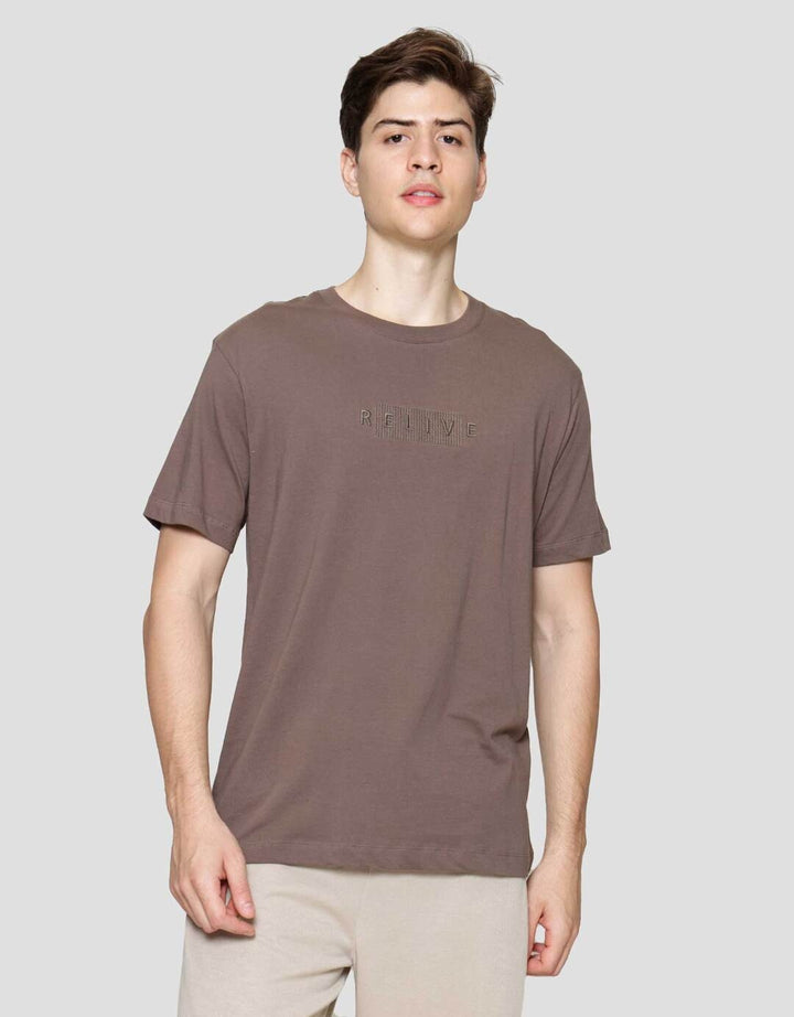 Cole Graphic Relive Embroidery Kaos Lengan Pendek Pria