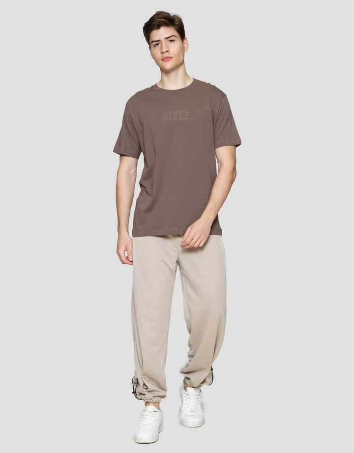 Cole Graphic Relive Embroidery Kaos Lengan Pendek Pria