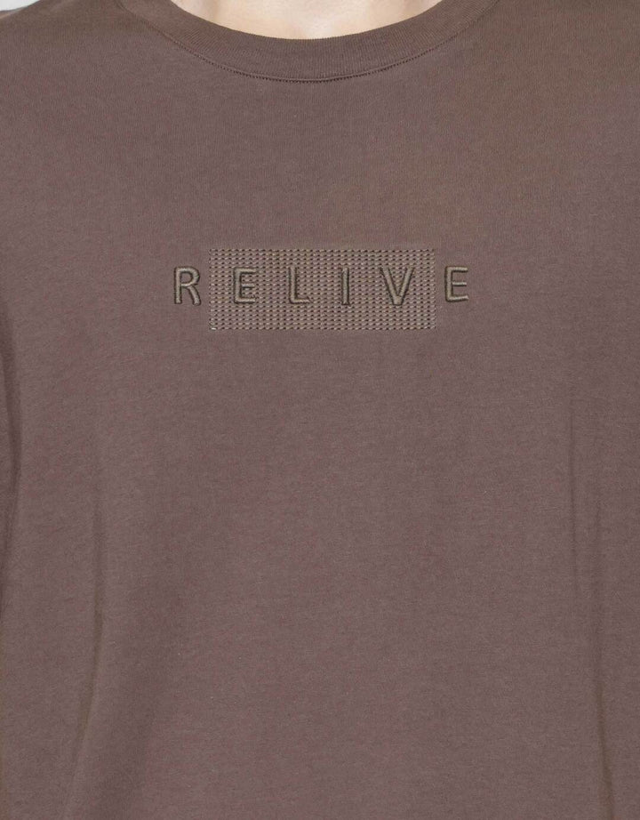 Cole Graphic Relive Embroidery Kaos Lengan Pendek Pria