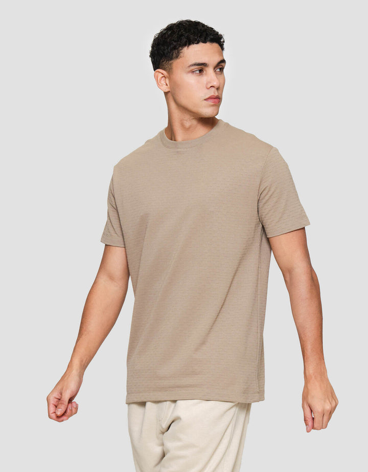 Cole Repeat Text Solid Kaos Casual Pria