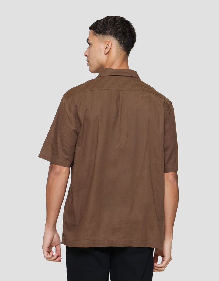 Cole Stripe Camp Colar 2 Pocket Kemeja Lengan Pendek Pria