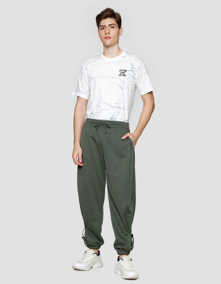 Nevada Knit With Pleats And Stopper Celana Panjang Pria