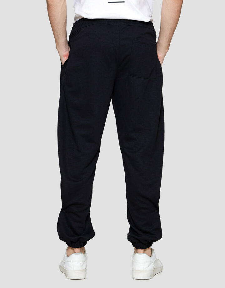 Nevada Knit With Pleats And Stopper Celana Panjang Pria