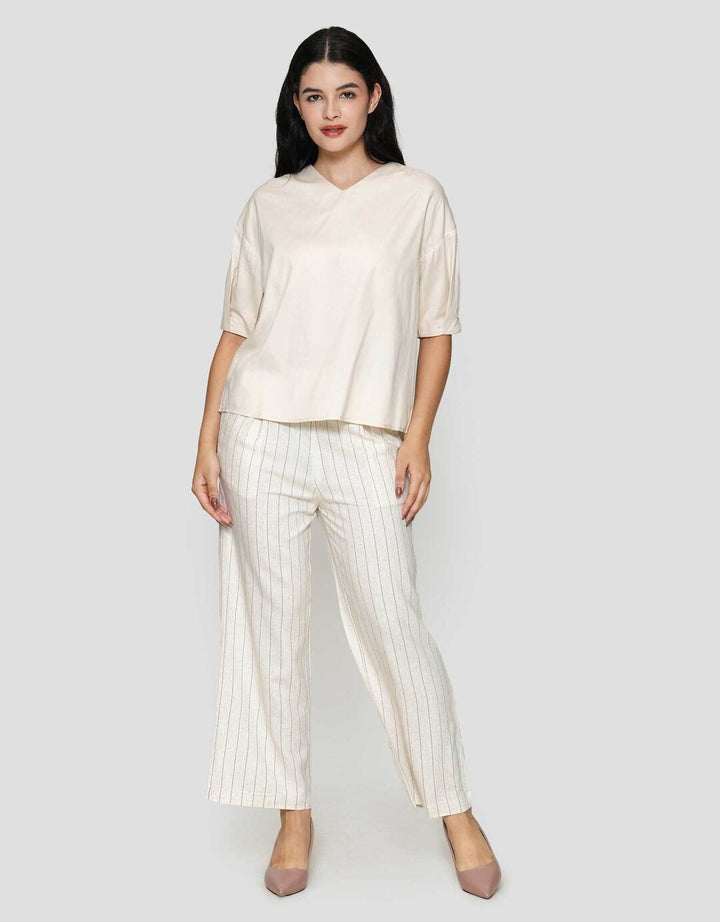 Connexion Pleats Hand V-Neck Blouse Wanita