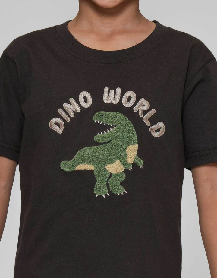 Little M Aplikasi Towel Dino World Kaos Anak Laki-laki