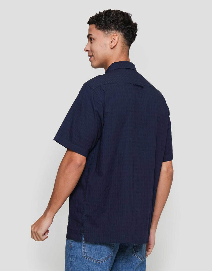 Cole Dobbie Texture Kemeja Pria