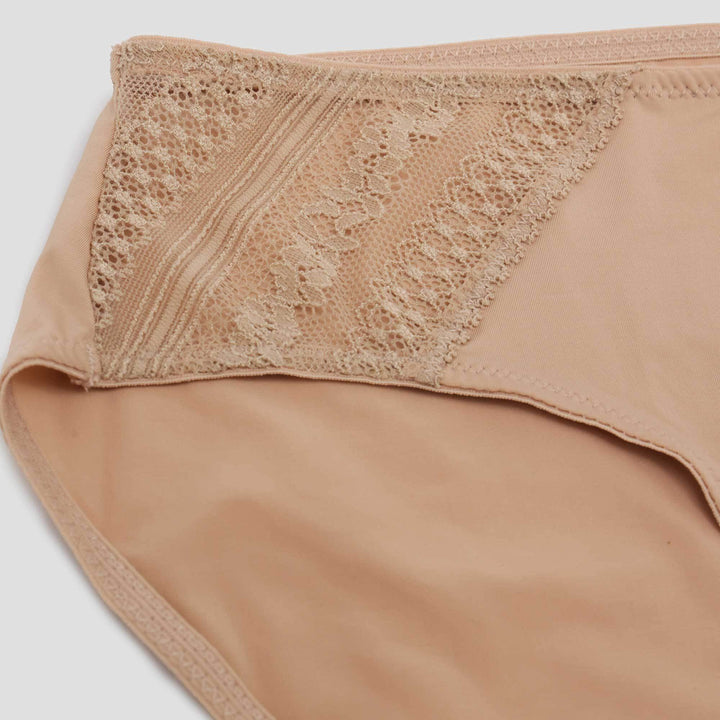 St. Yves Mini Nylon Celana Dalam Wanita