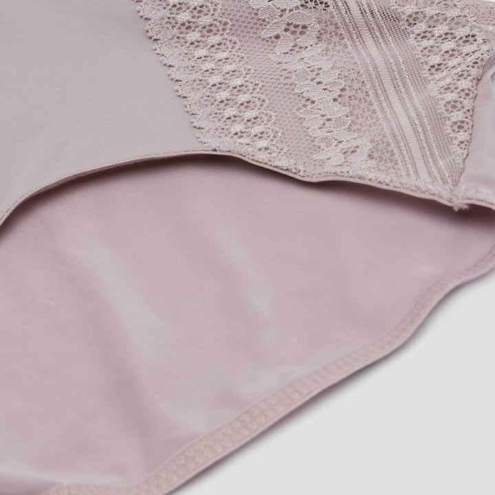 St. Yves Mini Nylon Celana Dalam Wanita