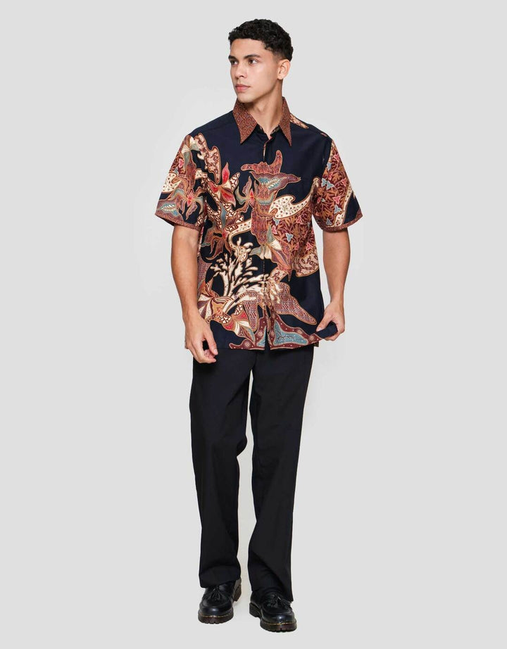 Arjuna Weda Hem Body Fit Daun Kemeja Batik Pria