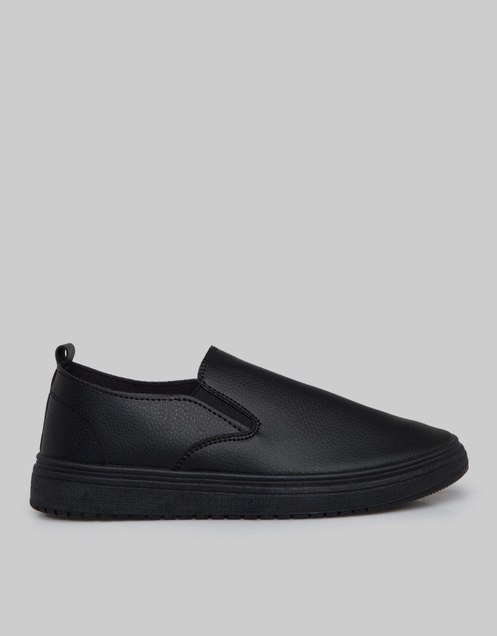 Yongki Komaladi Sepatu Slip On Round Toe