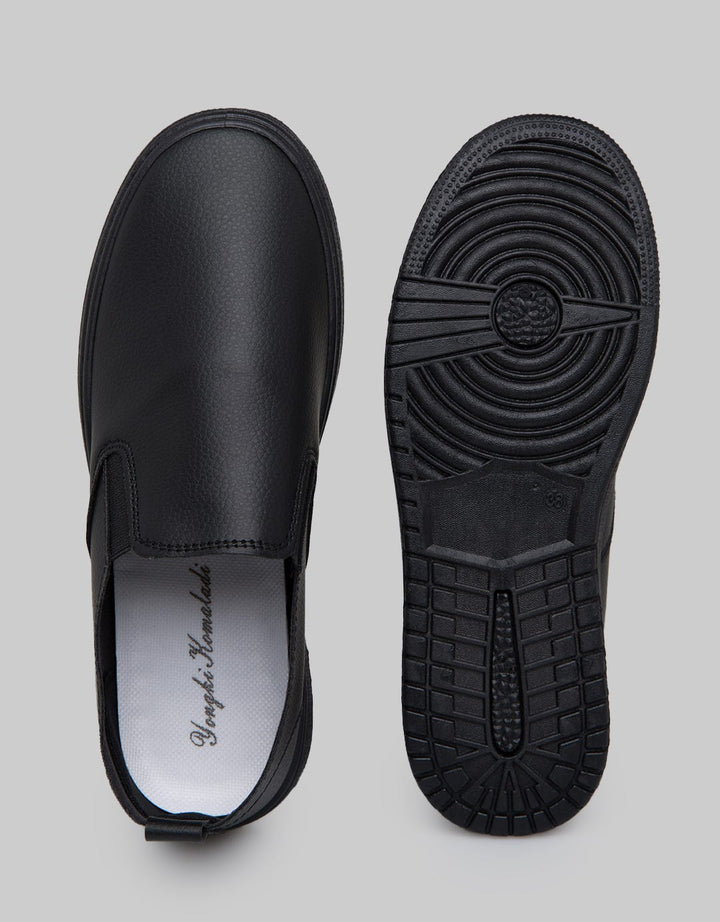 Yongki Komaladi Sepatu Slip On Round Toe