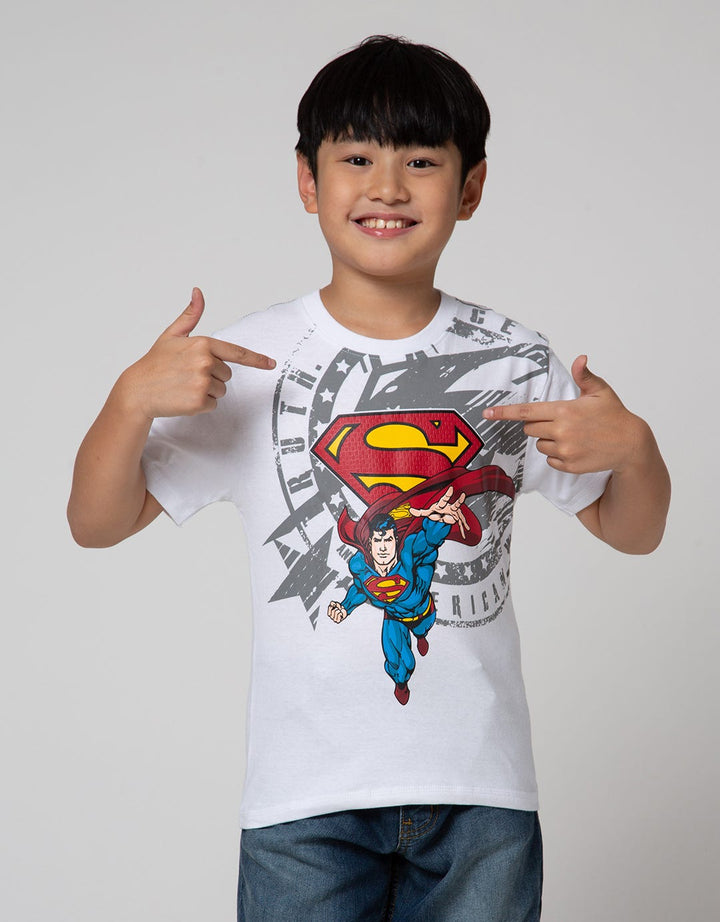 Character Kaos Lengan Panjang Superman Fly Above Wing