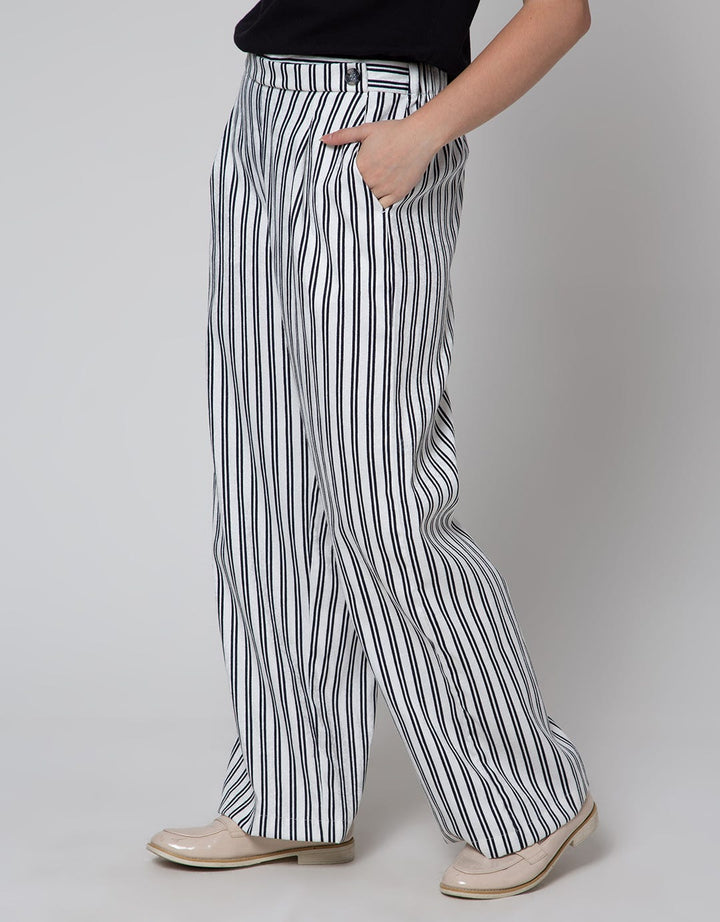 Details Long Pants Wide Legging Fit