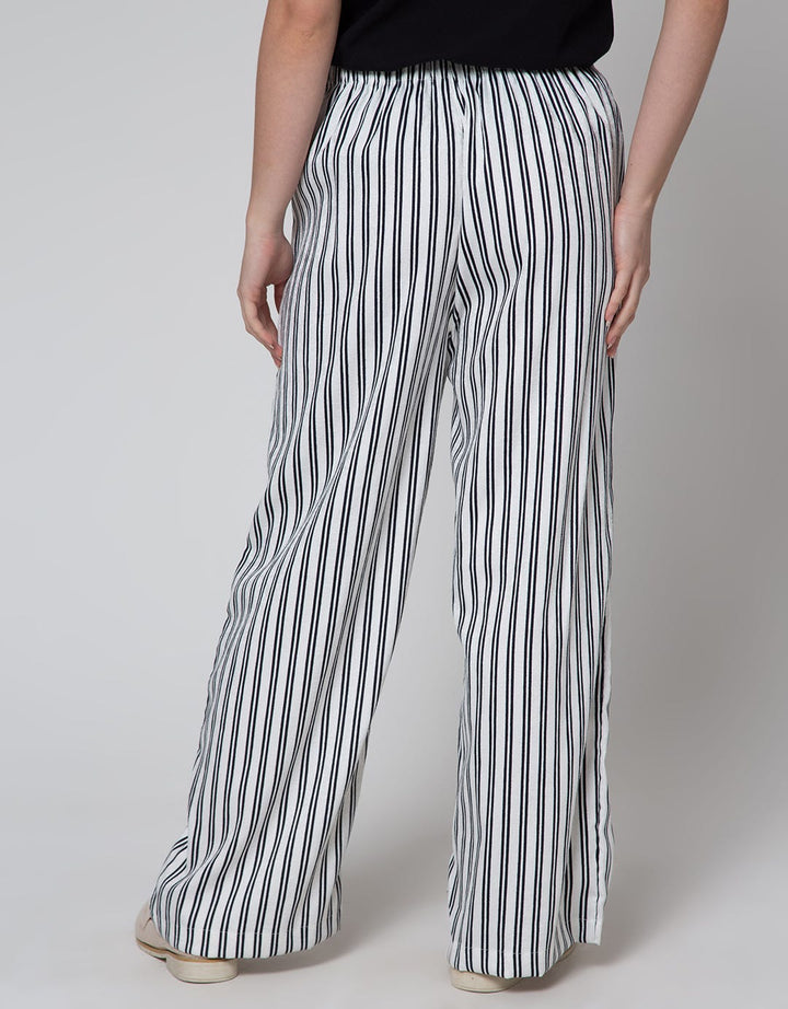 Details Long Pants Wide Legging Fit