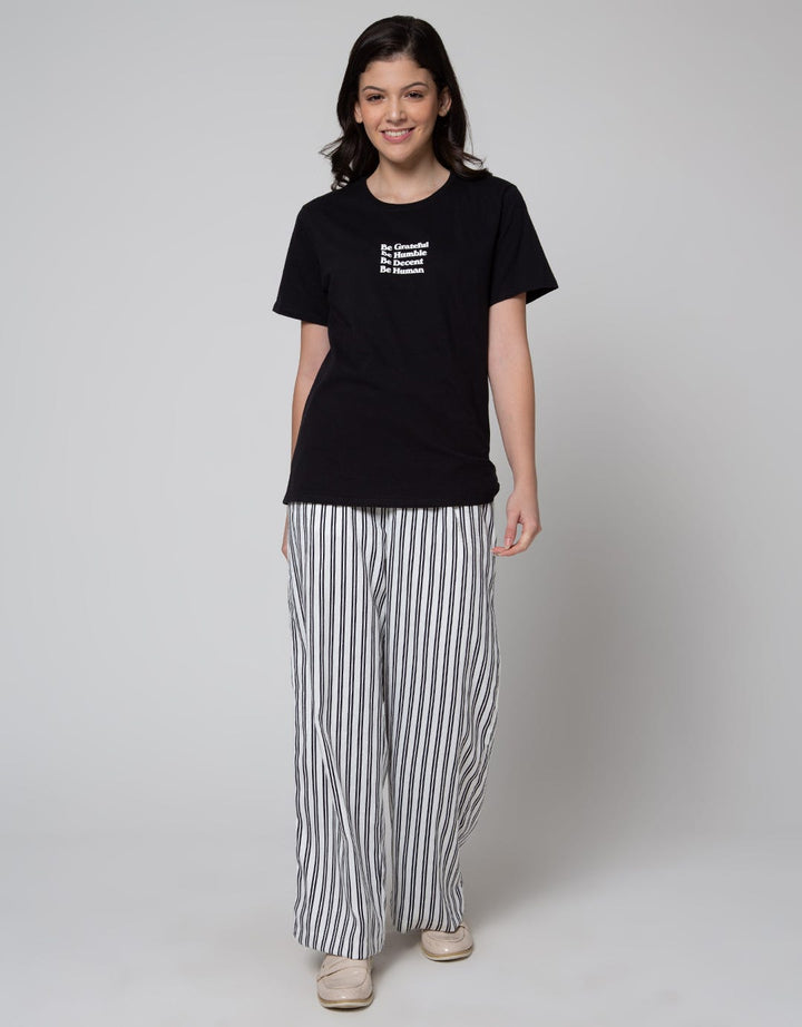 Details Long Pants Wide Legging Fit