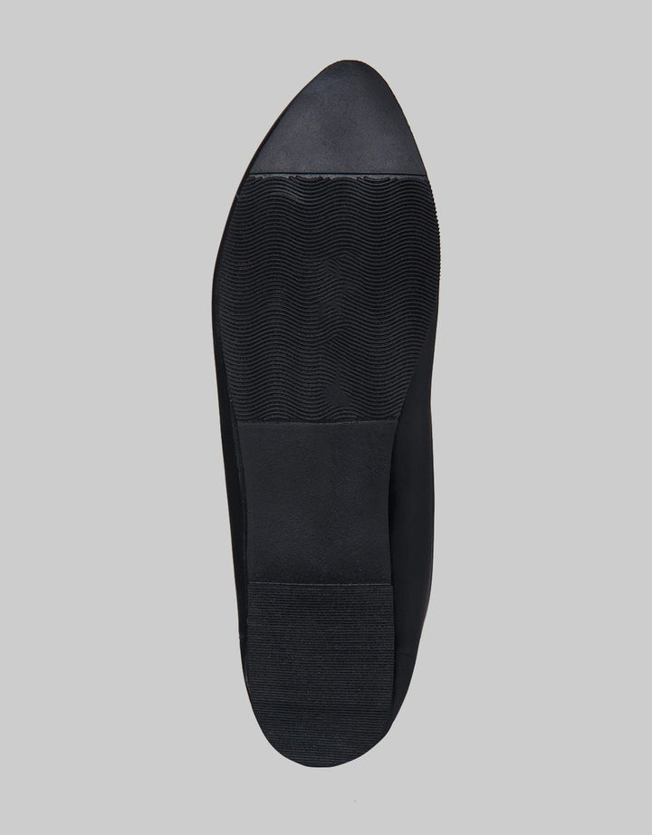 Yongki Komaladi Flat Shoes