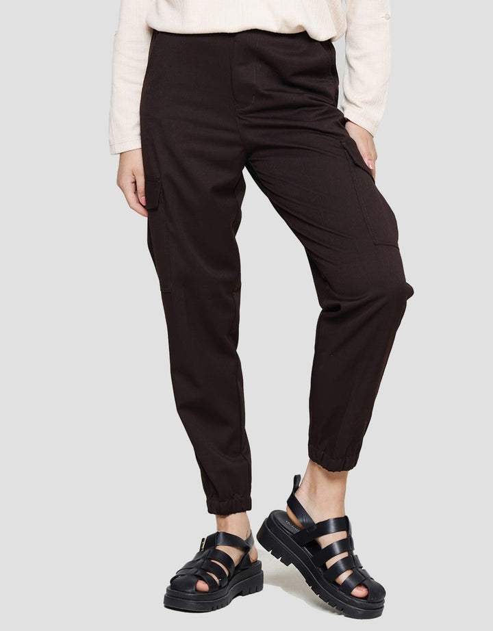 Details Cargo Regular Fit Celana Panjang Wanita