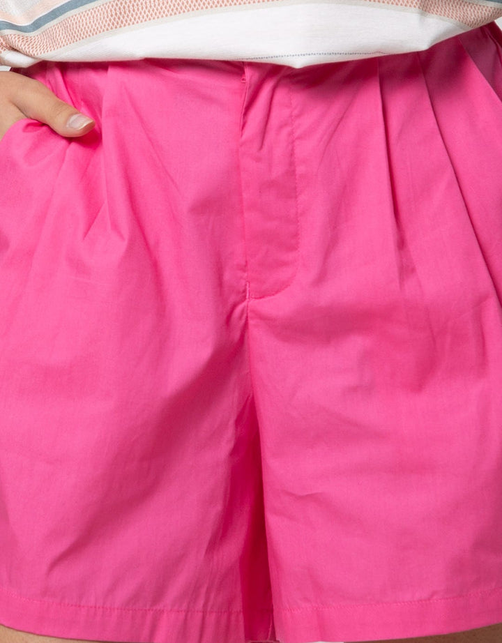 Details of Woven Short Pants W Button And Zipper Opening