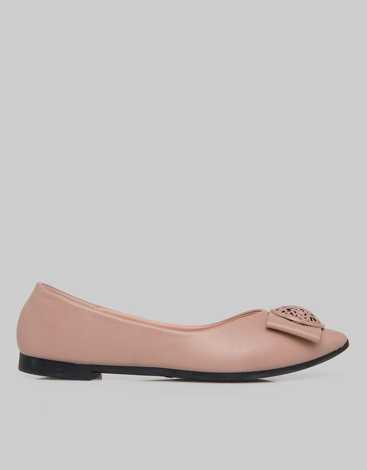 Yongki Komaladi Flat Shoes Big Accessories