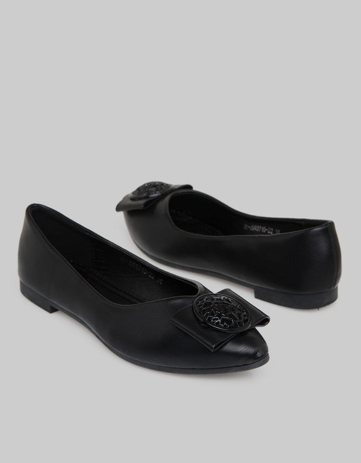 Yongki Komaladi Flat Shoes Big Accessories