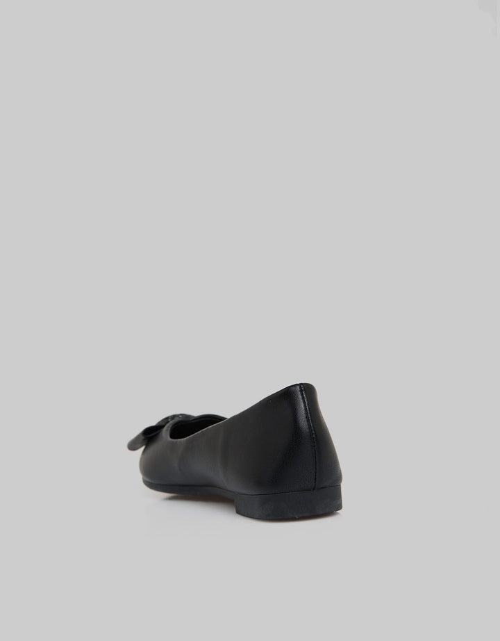 Yongki Komaladi Flat Shoes Big Accessories