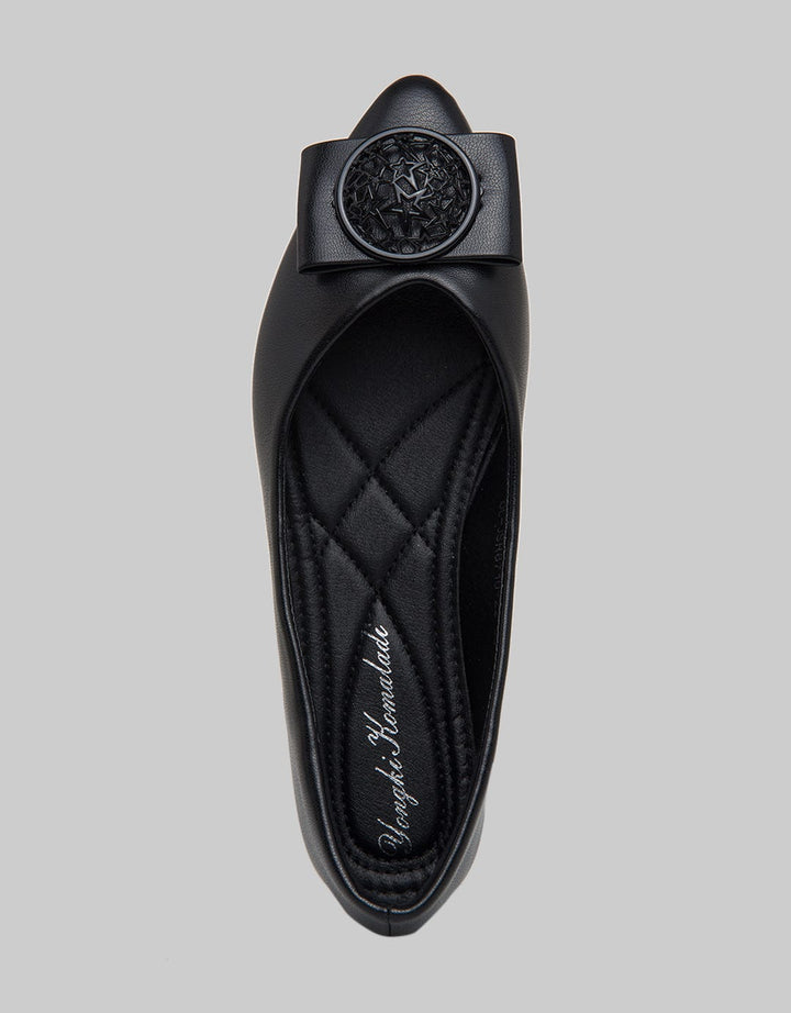 Yongki Komaladi Flat Shoes Big Accessories