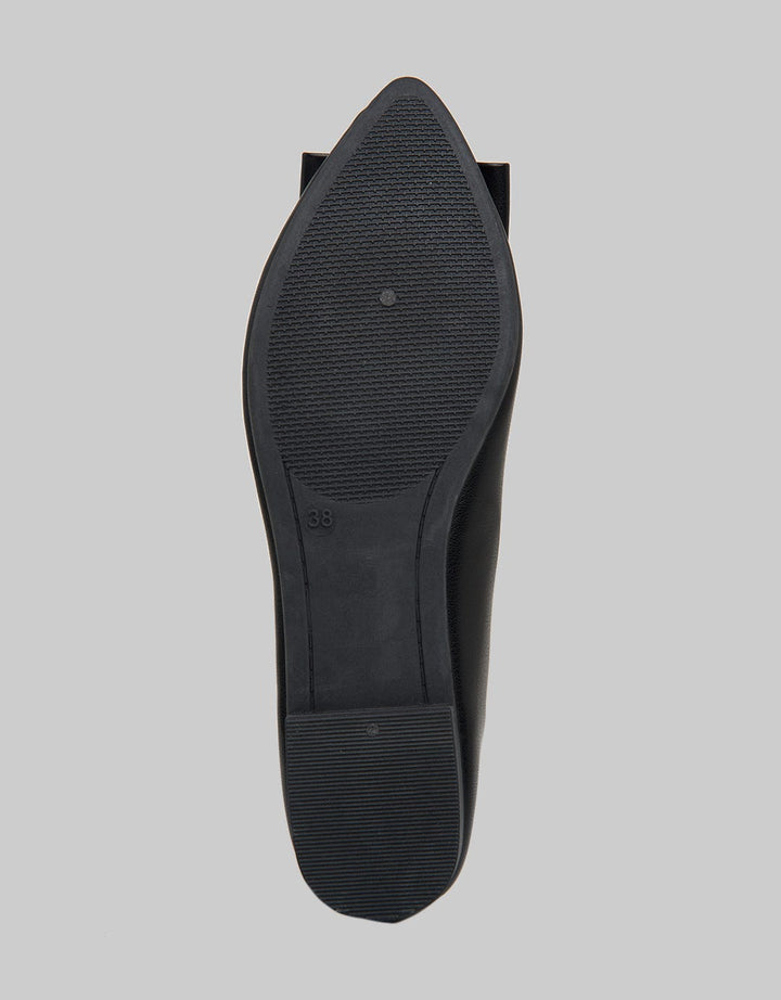 Yongki Komaladi Flat Shoes Big Accessories