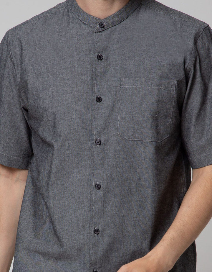 Details Solid Chambray Kemeja Pria