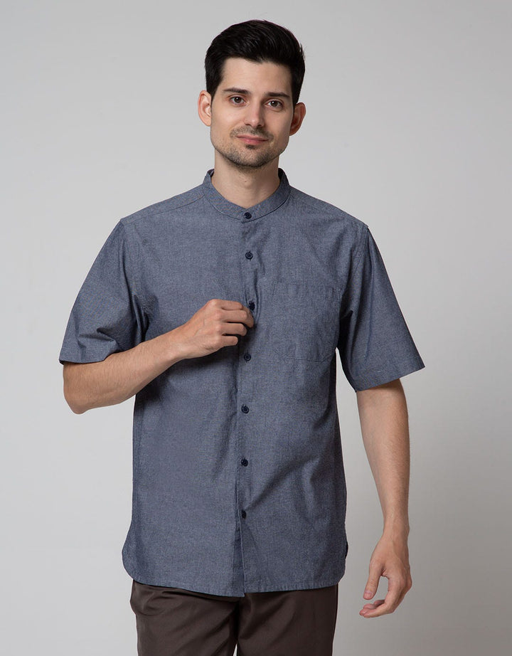 Details Solid Chambray Kemeja Pria