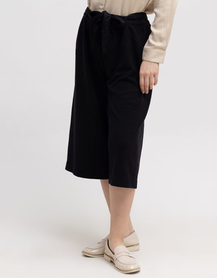 St. Yves Capri Pants Texture Knit Bottom With Waistband Straps