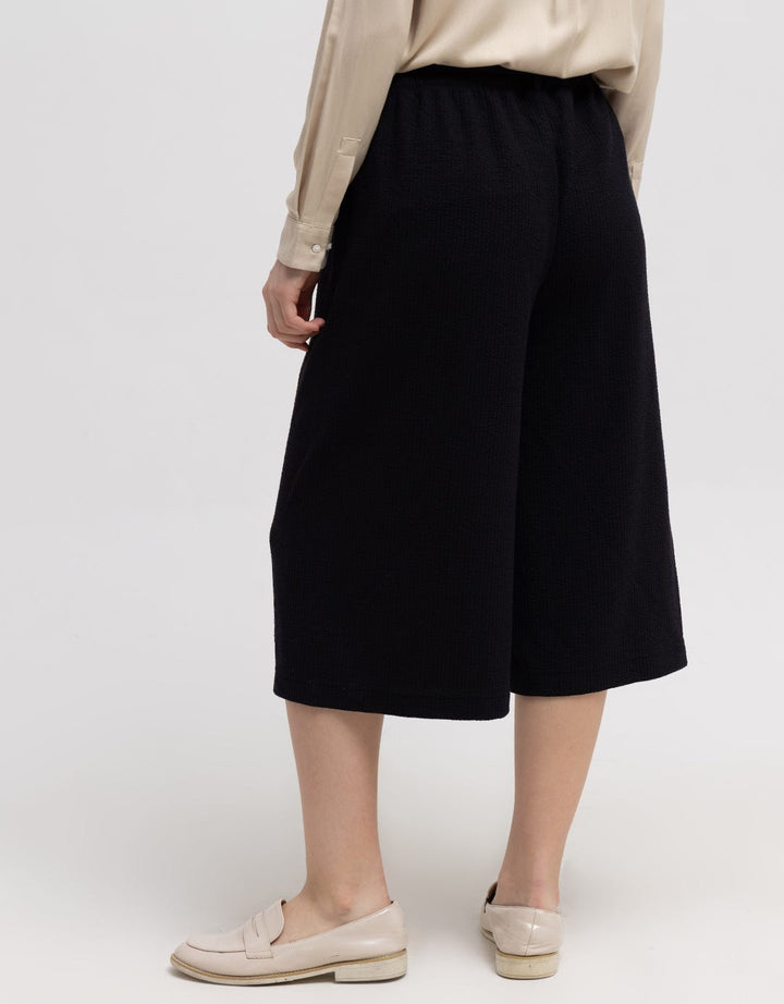 St. Yves Capri Pants Texture Knit Bottom With Waistband Straps