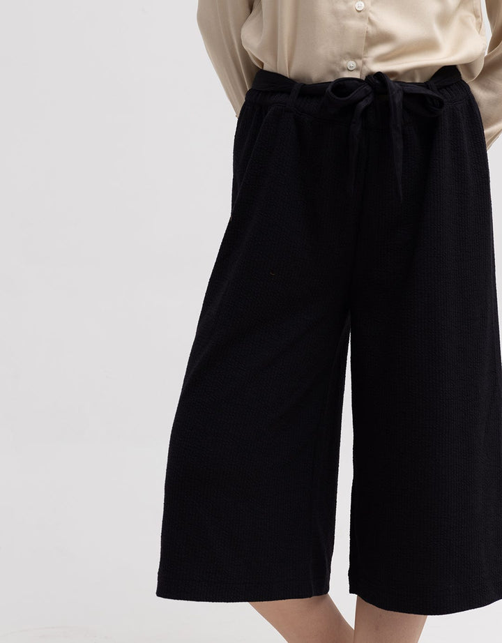 St. Yves Capri Pants Texture Knit Bottom With Waistband Straps