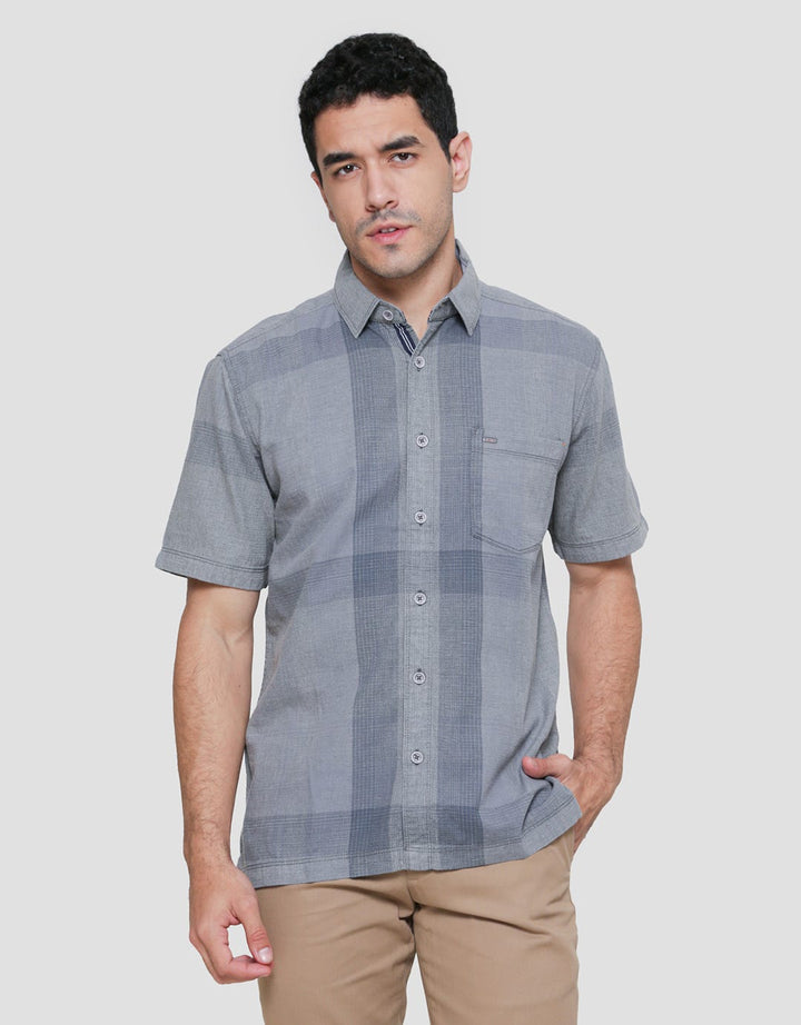 Cardinal Grad Stripe Kemeja Pria