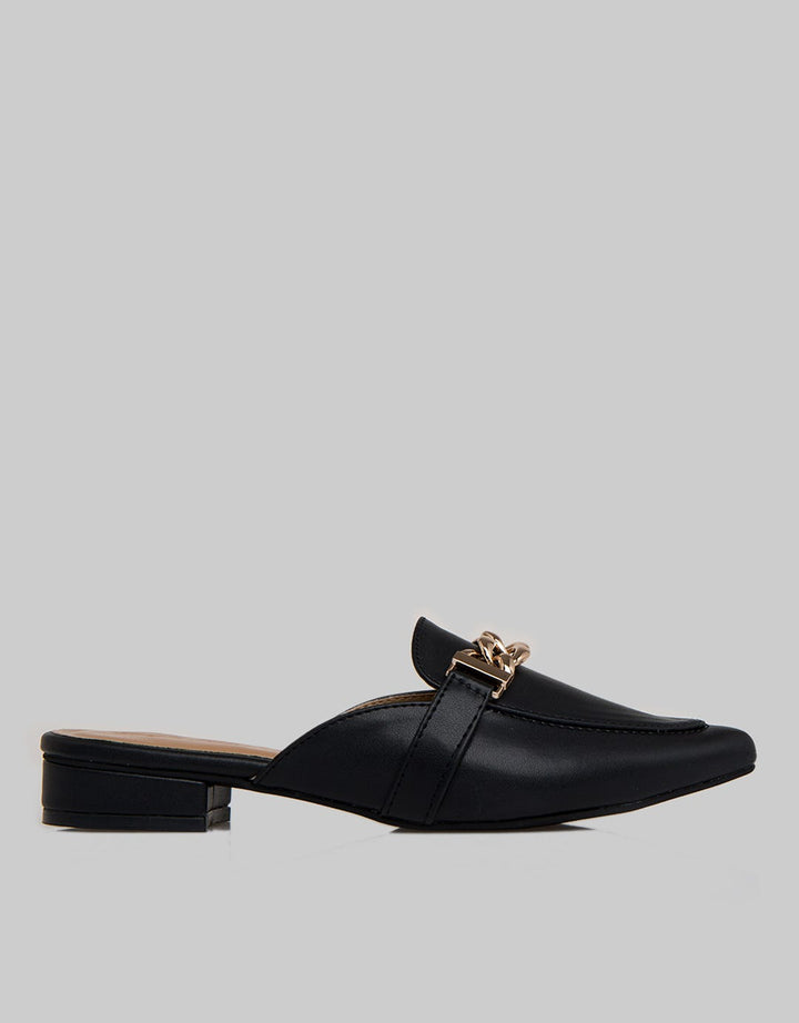 Yongki Komaladi Bustong With Chain Accessories