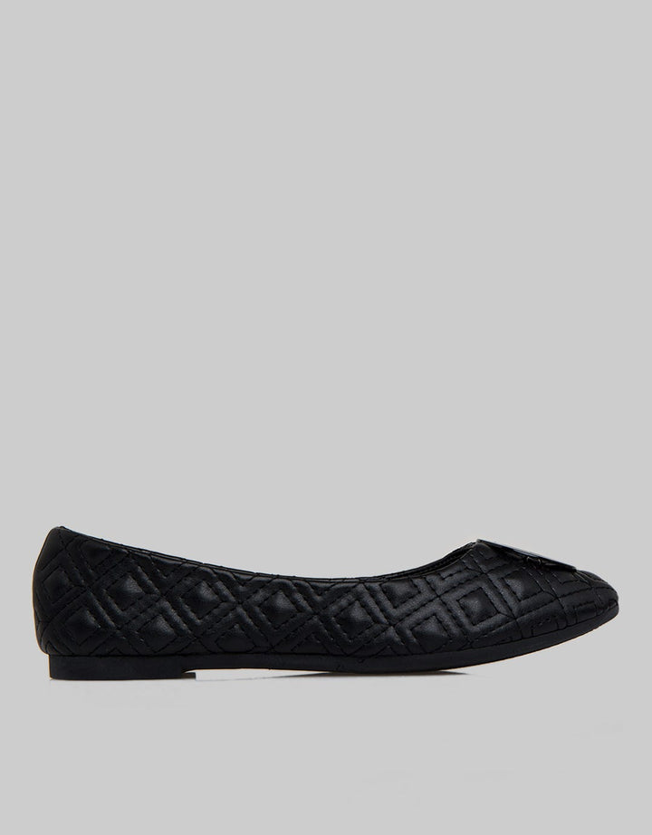 Yongki Komaladi Flat Shoes Stitching Look