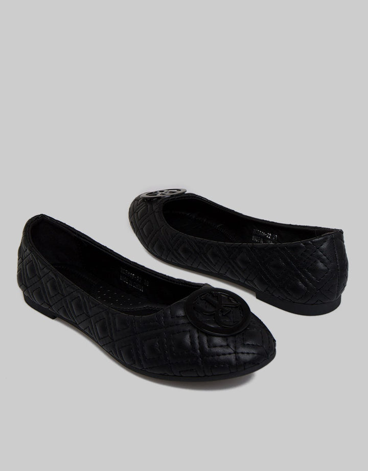 Yongki Komaladi Flat Shoes Stitching Look