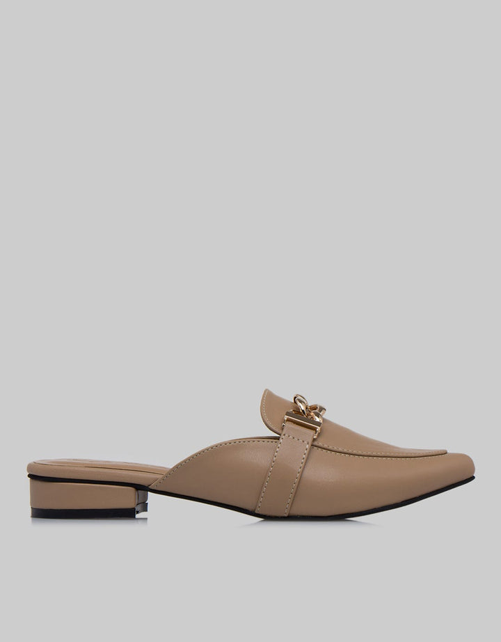 Yongki Komaladi Bustong With Chain Accessories