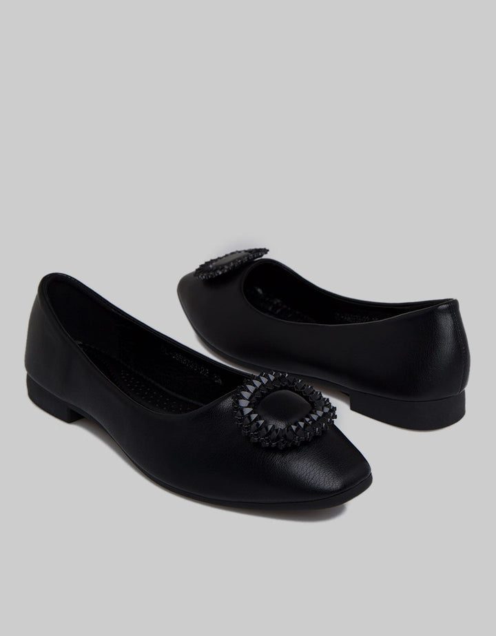 Yongki Komaladi Oli Pointed Sepatu Flat Wanita