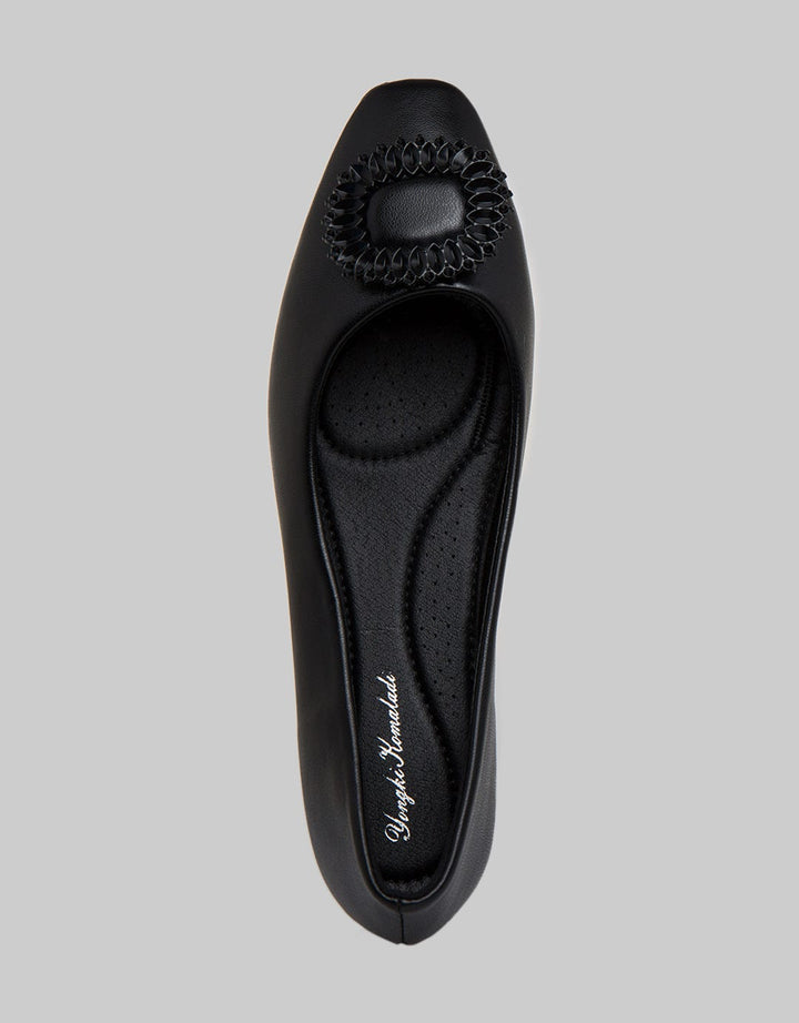 Yongki Komaladi Oli Pointed Sepatu Flat Wanita