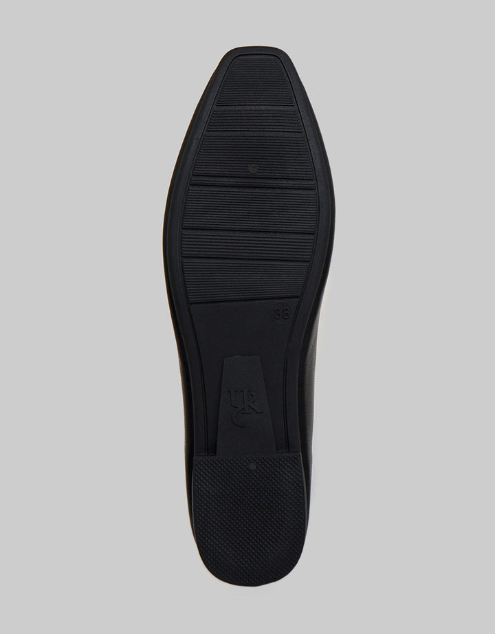 Yongki Komaladi Oli Pointed Sepatu Flat Wanita