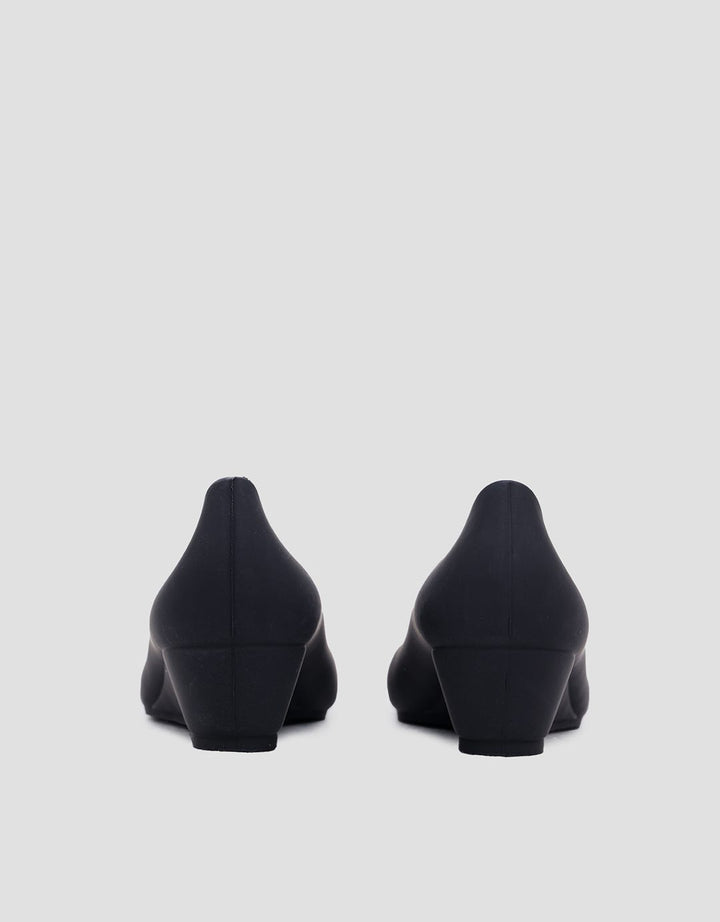 Details Slip On Buckle Heels Wanita