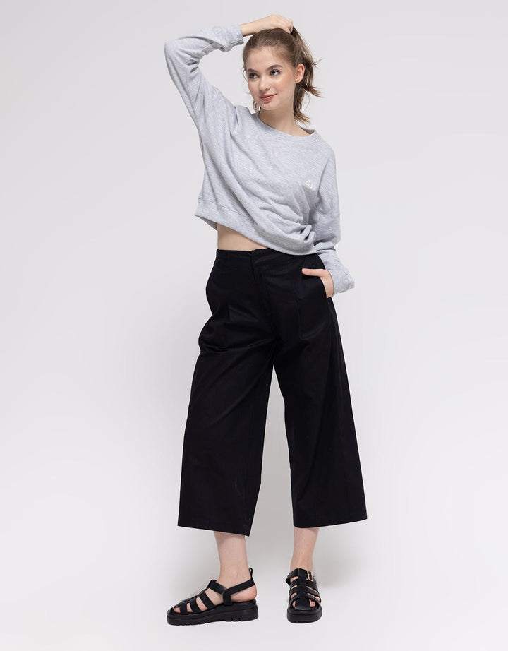 American Women's Good Energy Overlock Stitch Sweater Jeans