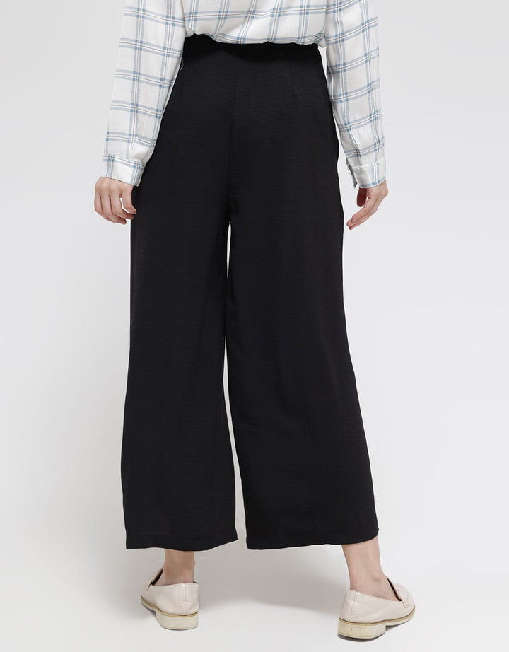 Details of Long Pants Cullote With Double Line Button And String