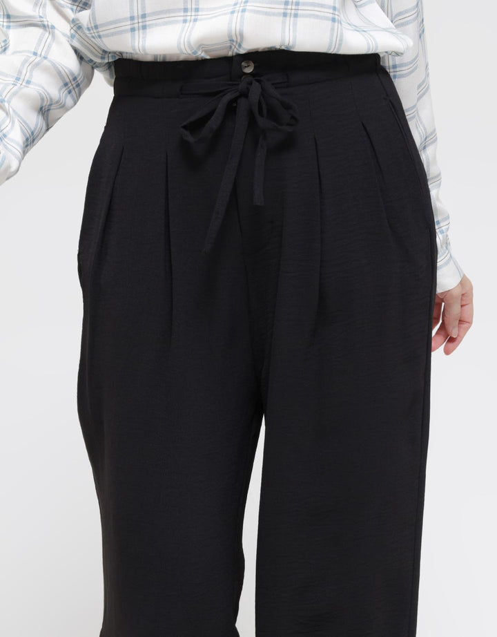 Details of Long Pants Cullote With Double Line Button And String