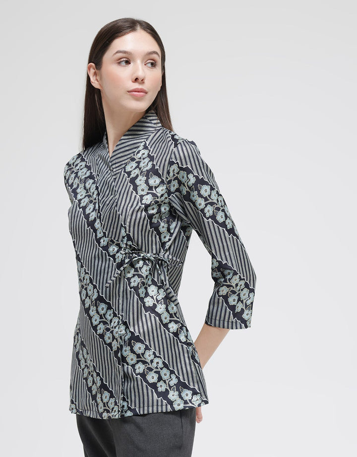Adikusuma Women's Blouse with Flower Slope Batik