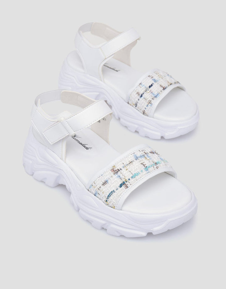 Yongki Komaladi Sandal Kasual Wanita